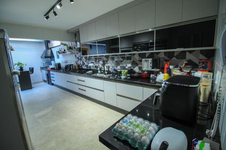 Casa de condomínio à venda com 392m², 4 quartos e 6 vagasCozinha