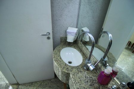 Casa de condomínio à venda com 392m², 4 quartos e 6 vagasLavabo