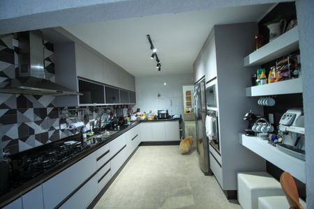 Casa de condomínio à venda com 392m², 4 quartos e 6 vagasCozinha