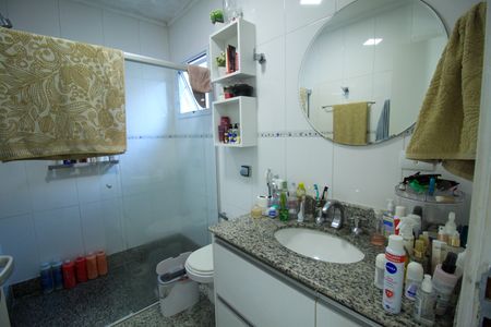 Casa de condomínio à venda com 392m², 4 quartos e 6 vagasBanheiro da Suíte 2