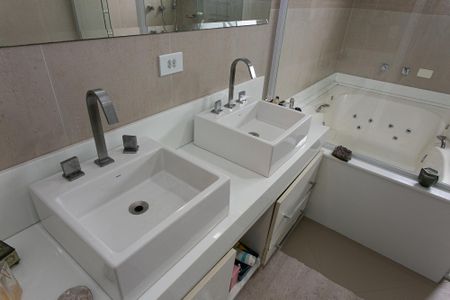 Casa para alugar com 400m², 3 quartos e 4 vagas Casa para alugar com 400m², 3 quartos e 4 vagasBanheiro da Suíte 3