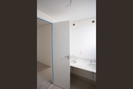 Apartamento à venda com 130m², 3 quartos e 3 vagasBanheiro da Suíte 2