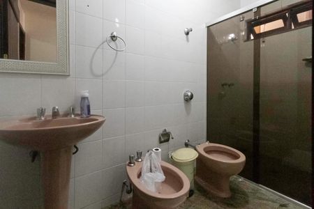 Casa para alugar com 2700m², 4 quartos e 16 vagas Casa para alugar com 2700m², 4 quartos e 16 vagasBanheiro de serviço