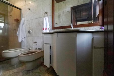 Casa para alugar com 2700m², 4 quartos e 16 vagas Casa para alugar com 2700m², 4 quartos e 16 vagasBanheiro da suíte 1