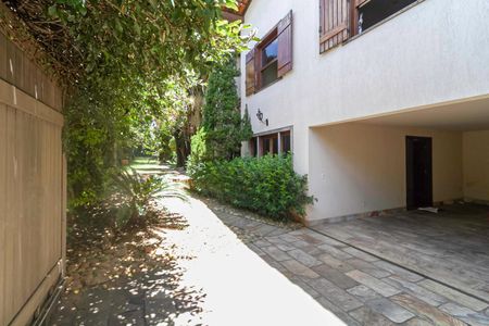 Casa para alugar com 2700m², 4 quartos e 16 vagas Casa para alugar com 2700m², 4 quartos e 16 vagasEntrada