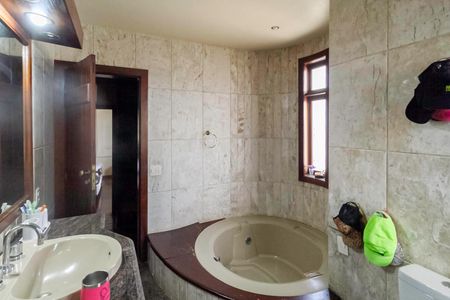 Casa para alugar com 2700m², 4 quartos e 16 vagas Casa para alugar com 2700m², 4 quartos e 16 vagasBanheiro da suíte 2