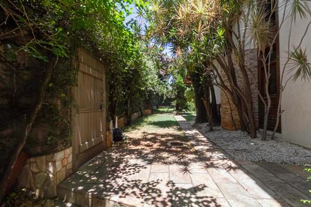 Casa para alugar com 2700m², 4 quartos e 16 vagas Casa para alugar com 2700m², 4 quartos e 16 vagasEntrada