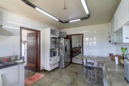 Casa para alugar com 2700m², 4 quartos e 16 vagas Casa para alugar com 2700m², 4 quartos e 16 vagasCozinha