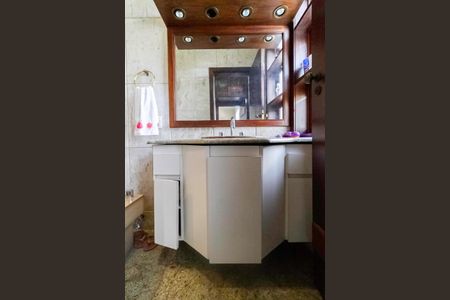 Casa para alugar com 2700m², 4 quartos e 16 vagas Casa para alugar com 2700m², 4 quartos e 16 vagasBanheiro da suíte 1