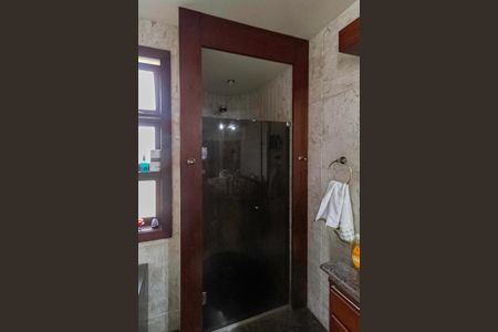 Casa para alugar com 2700m², 4 quartos e 16 vagas Casa para alugar com 2700m², 4 quartos e 16 vagasBanheiro da suíte 2