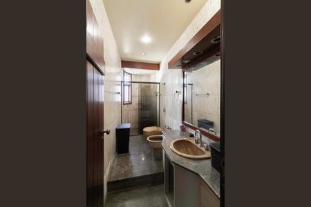 Casa para alugar com 2700m², 4 quartos e 16 vagas Casa para alugar com 2700m², 4 quartos e 16 vagasBanheiro social