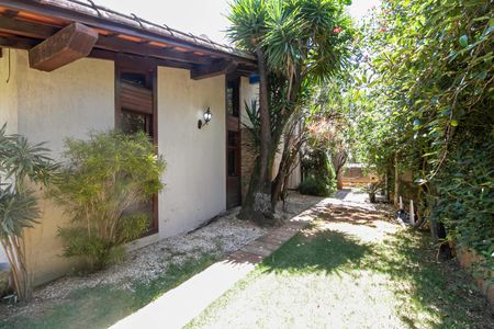 Casa para alugar com 2700m², 4 quartos e 16 vagas Casa para alugar com 2700m², 4 quartos e 16 vagasEntrada