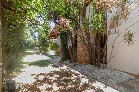 Casa para alugar com 2700m², 4 quartos e 16 vagas Casa para alugar com 2700m², 4 quartos e 16 vagasEntrada