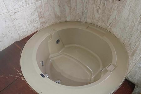 Casa para alugar com 2700m², 4 quartos e 16 vagas Casa para alugar com 2700m², 4 quartos e 16 vagasBanheiro da suíte 2