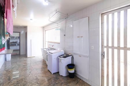 Casa para alugar com 2700m², 4 quartos e 16 vagas Casa para alugar com 2700m², 4 quartos e 16 vagasÁrea de serviço