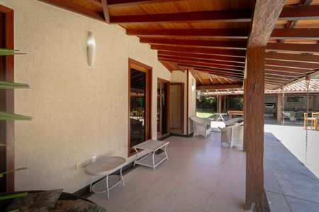 Casa para alugar com 2700m², 4 quartos e 16 vagas Casa para alugar com 2700m², 4 quartos e 16 vagasVaranda