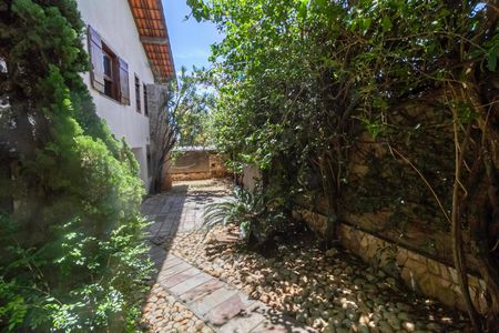 Casa para alugar com 2700m², 4 quartos e 16 vagas Casa para alugar com 2700m², 4 quartos e 16 vagasEntrada