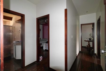 Casa para alugar com 2700m², 4 quartos e 16 vagas Casa para alugar com 2700m², 4 quartos e 16 vagasCorredor