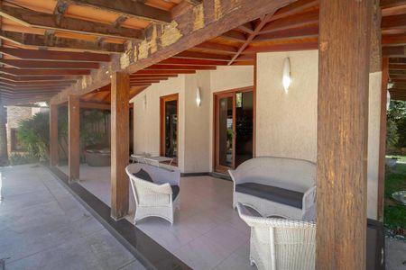 Casa para alugar com 2700m², 4 quartos e 16 vagas Casa para alugar com 2700m², 4 quartos e 16 vagasVaranda