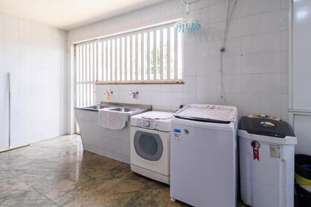 Casa para alugar com 2700m², 4 quartos e 16 vagas Casa para alugar com 2700m², 4 quartos e 16 vagasÁrea de serviço