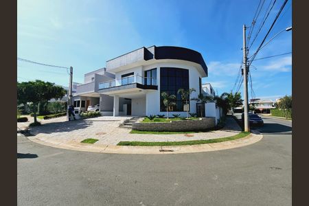 Casa de condomínio à venda com 320m², 3 quartos e 4 vagasFoto 01