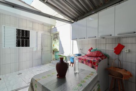 Casa à venda com 868m², 4 quartos e 5 vagasCasa 1 - Área de serviço