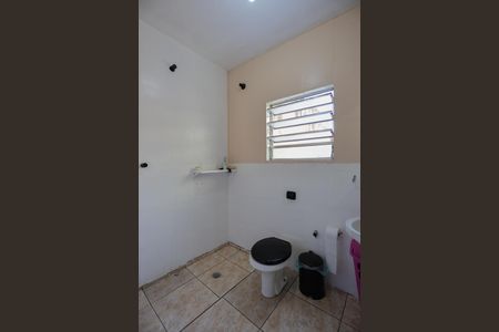 Casa à venda com 868m², 4 quartos e 5 vagasCasa 2 - Banheiro