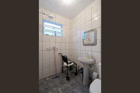 Casa à venda com 868m², 4 quartos e 5 vagasCasa 1 - Banheiro