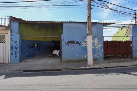 Casa à venda com 868m², 4 quartos e 5 vagasFachada + plaquinha