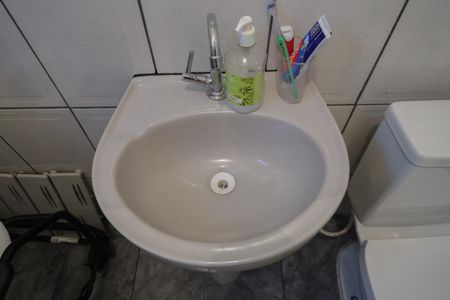 Casa à venda com 868m², 4 quartos e 5 vagasCasa 1 - Banheiro