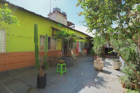 Casa à venda com 868m², 4 quartos e 5 vagasCasa 2 - Quintal