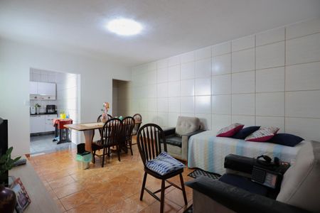 Casa à venda com 868m², 4 quartos e 5 vagasCasa 1 - Sala
