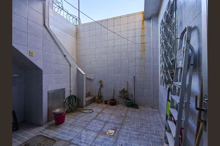 Casa à venda com 50m², 2 quartos e 1 vaga Casa à venda com 50m², 2 quartos e 1 vagaQuintal