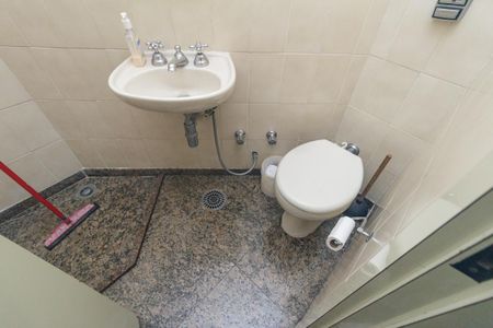 Apartamento à venda com 430m², 4 quartos e 4 vagasBanheiro de Serviço