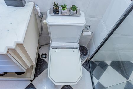 Apartamento à venda com 198m², 4 quartos e 2 vagas Apartamento à venda com 198m², 4 quartos e 2 vagasBanheiro suite 2