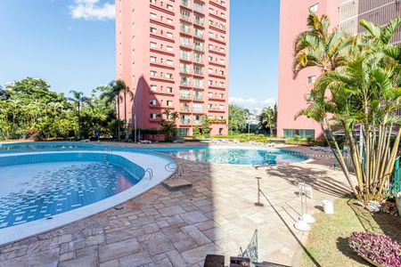 Apartamento à venda com 198m², 4 quartos e 2 vagas Apartamento à venda com 198m², 4 quartos e 2 vagasÁrea comum - Piscina