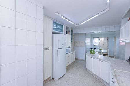 Apartamento à venda com 198m², 4 quartos e 2 vagas Apartamento à venda com 198m², 4 quartos e 2 vagasCozinha