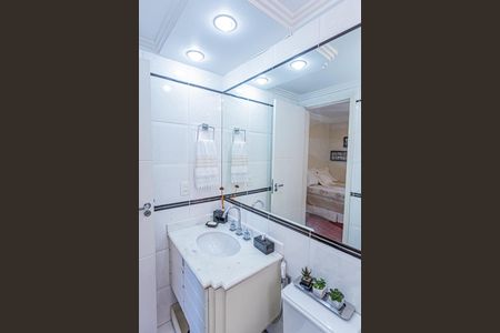 Apartamento à venda com 198m², 4 quartos e 2 vagas Apartamento à venda com 198m², 4 quartos e 2 vagasBanheiro suite 2