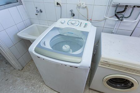 Apartamento à venda com 198m², 4 quartos e 2 vagas Apartamento à venda com 198m², 4 quartos e 2 vagasÁrea de Serviço