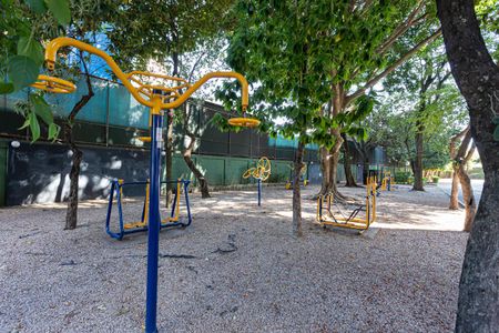 Apartamento à venda com 198m², 4 quartos e 2 vagas Apartamento à venda com 198m², 4 quartos e 2 vagasÁrea comum - Academia externa