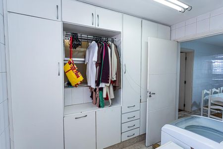 Apartamento à venda com 198m², 4 quartos e 2 vagas Apartamento à venda com 198m², 4 quartos e 2 vagasÁrea de Serviço