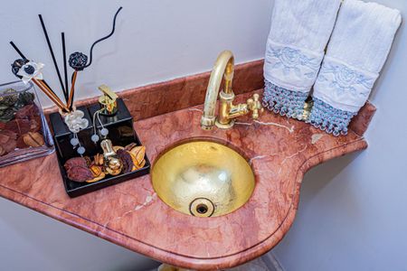 Apartamento à venda com 198m², 4 quartos e 2 vagas Apartamento à venda com 198m², 4 quartos e 2 vagasLavabo