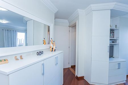 Apartamento à venda com 198m², 4 quartos e 2 vagas Apartamento à venda com 198m², 4 quartos e 2 vagasSuite 1