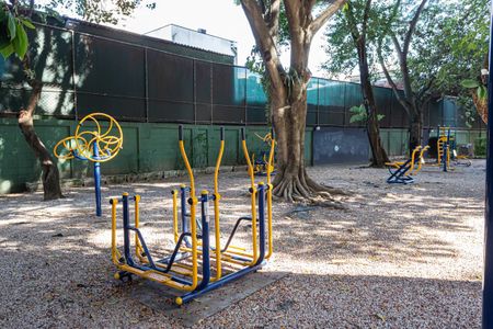 Apartamento à venda com 198m², 4 quartos e 2 vagas Apartamento à venda com 198m², 4 quartos e 2 vagasÁrea comum - Academia externa