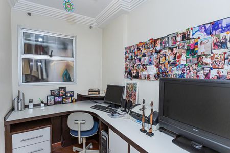 Apartamento à venda com 198m², 4 quartos e 2 vagas Apartamento à venda com 198m², 4 quartos e 2 vagasHome office