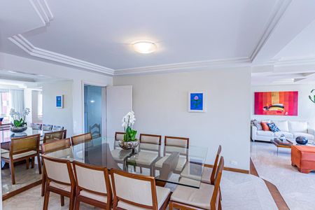 Apartamento à venda com 198m², 4 quartos e 2 vagas Apartamento à venda com 198m², 4 quartos e 2 vagasSala de Jantar