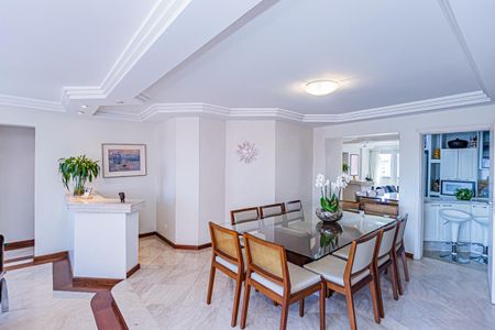 Apartamento à venda com 198m², 4 quartos e 2 vagas Apartamento à venda com 198m², 4 quartos e 2 vagasSala de Jantar