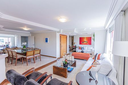 Apartamento à venda com 198m², 4 quartos e 2 vagas Apartamento à venda com 198m², 4 quartos e 2 vagasSala de estar