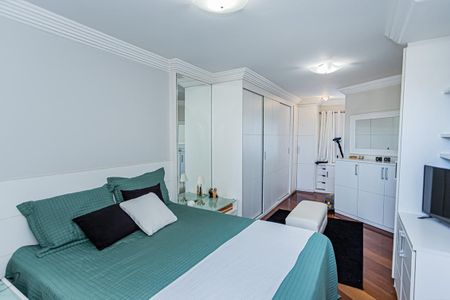 Apartamento à venda com 198m², 4 quartos e 2 vagas Apartamento à venda com 198m², 4 quartos e 2 vagasSuite 1