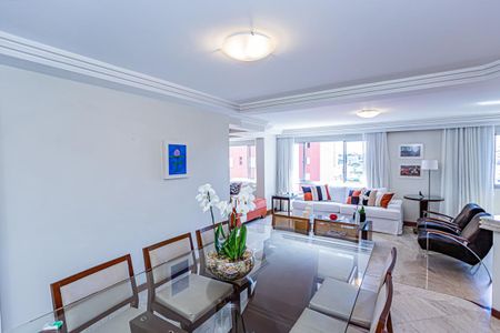 Apartamento à venda com 198m², 4 quartos e 2 vagas Apartamento à venda com 198m², 4 quartos e 2 vagasSala de Jantar